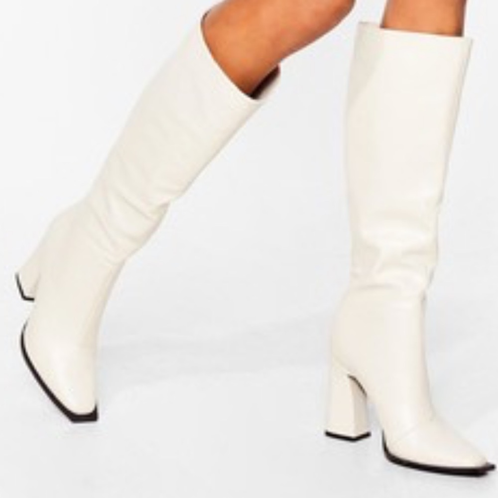Sleek Heeled Knee High Boots

Color:
off white
 Size:
10